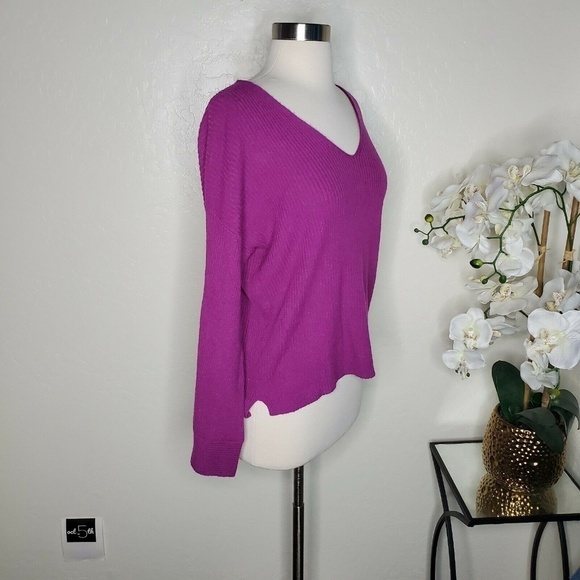 Free Press Women’s Ribbed Knit V-neck Sweater - Picture 2 of 7